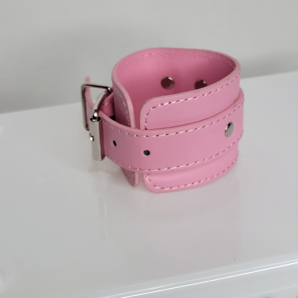 247B587 Wide Pink Pu Bracelet